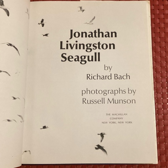 Jonathan Livingston Seagull 1970 Book - Picture 7 of 11